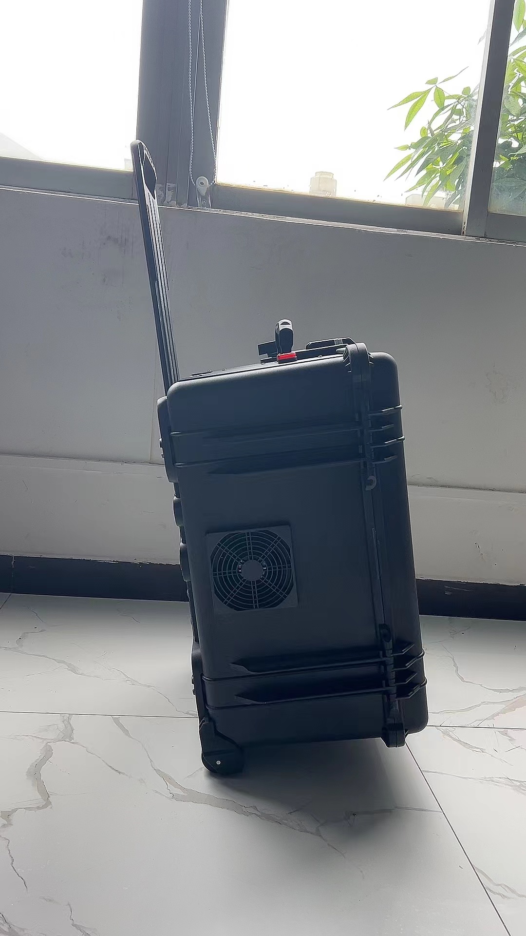 西工手拉箱型移动通信干扰器